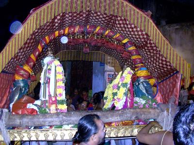 Sri Parthasarthi along with upayanacchiyars starting to Ekkaduthangal.JPG