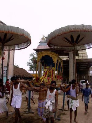 Thirukkachi Nambigal Thiruveedhi purappadu.JPG