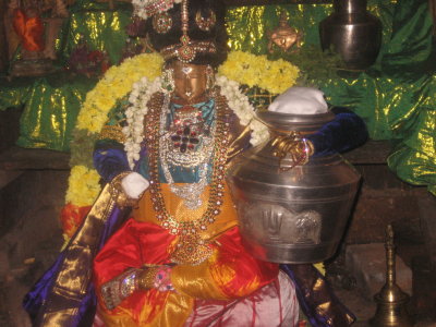 05-This is not chozha nAdu but thiruvallikkeni nampillai sannidhi.jpg