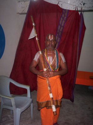 HH Tirupathi Siriya kElvi Appan Jeeyar Swami at thiru Nindravur.JPG