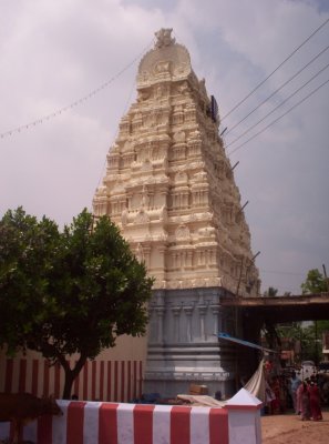 Thiru Nindravur Sannidhi RajaGopuram.JPG