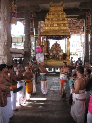 08-Partha Utsavam.Day 6.Morning.vEdam vallArgalai kondu vinnOr perumAn ThirupAdam pannindhu.JPG