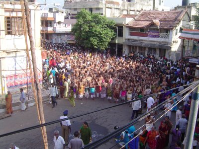 08-Parthasarathy Utsavam.Day 07.Ther.Divya Prabanda Goshti in full view.JPG