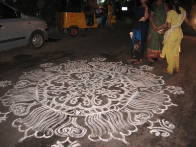 Day-8-Evening-Opavar illa mAdar pOdum Kolam for welcoming parthasarathi-2.JPG