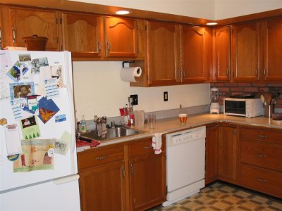 Kitchen 003 (Large).jpg