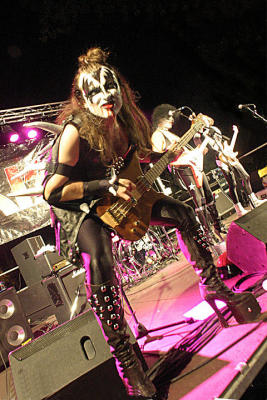 Kiss Clones concert