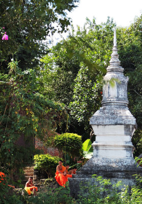 White stupa, Wat Pha Phutthabaht, Luang Prabang
