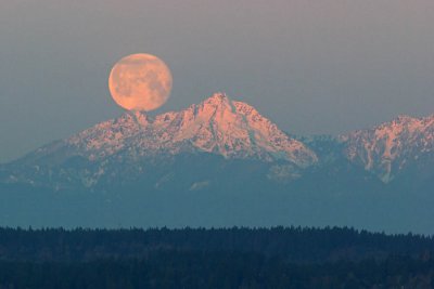 Moonset over Mt. Washington