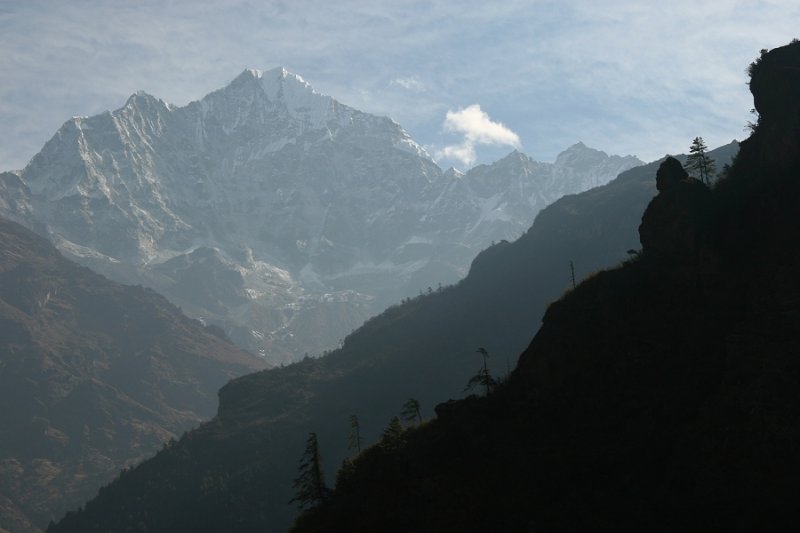 Thamserku (6,608 m, 21,680 ft)