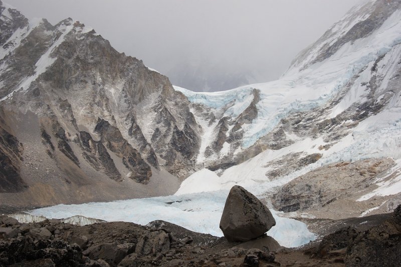 Perched rock and Lho La Pass