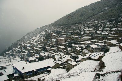 A snowy Namche morning