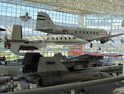Douglas DC-3 / Lear Fan 2100