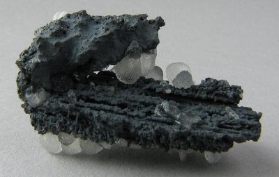 Smithsonite on Coronadite