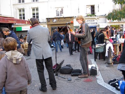 Singing at the Place de la Contrescarpe