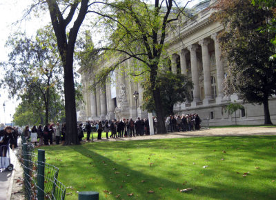 Queue at the Grand Palais