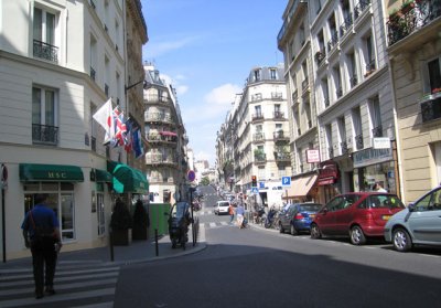 Rue Lacpde looking west