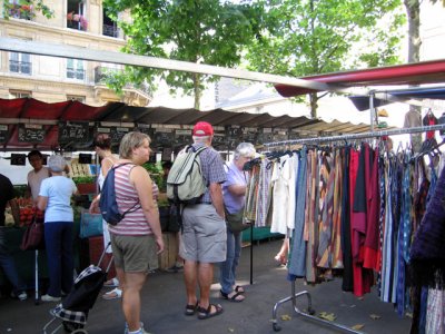 Place Monge on a market day selling clothes