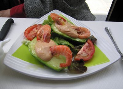 An avocado-shrimp starter