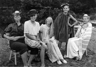 John Ann Bill Anderson Donna Farrow Betty Chish a play Bruce Beach 1944 ps.jpg