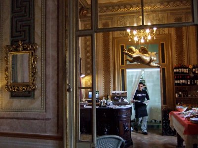 Poeta Cabanyes restaurant / Vilanova y la Geltrú