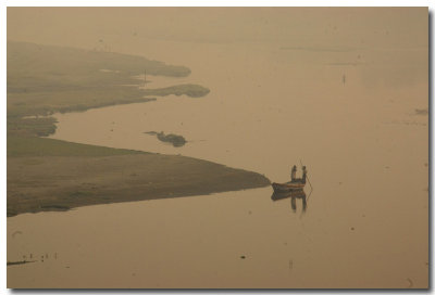 Agra: rivre Yamuna  dans la brume