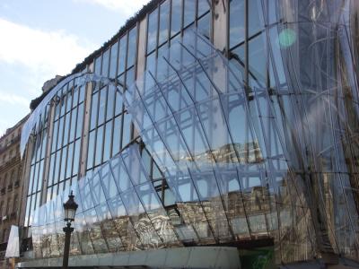 REFLECTION ON THE DRUGSTORE PUBLICS - CHAMPS ELYSEES