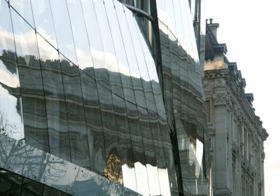 ARC DE TRIOMPHE  REFLECTION ON THE DRUGSTORE - CHAMPS ELYSEES