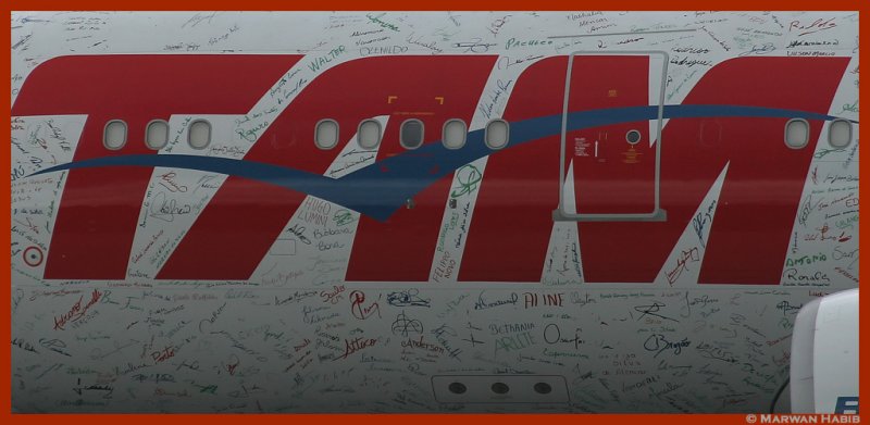 Airbus A330-200 TAM Signatures