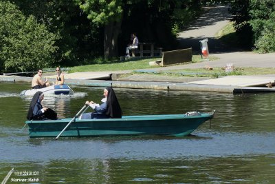 23-05-2010 : Rowing nuns / Nonnes rameuses