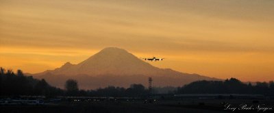DC-8 and Mt Rainier