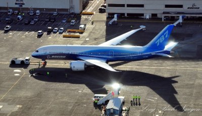 Sparkling 787 Dreamliner