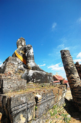 The Buddha image in ruin Wat Pierwat