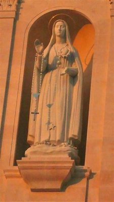 Immaculate Heart of Mary, gift from US Catholic, high above the Main entrance P1020179.jpg