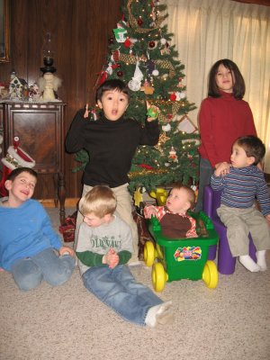 Austin, Kyle, Ryan, Alex, Sarah, and Noah gathered 'round the Christmas tree