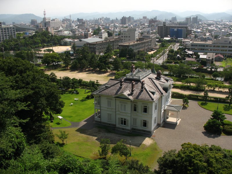 Jinpū-kaku Villa and Tottori skyline beyond