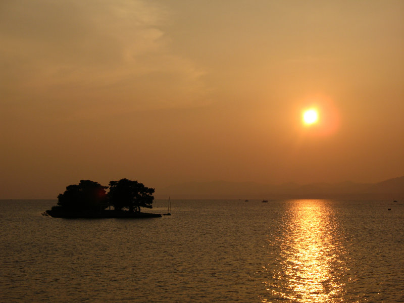 Sunset over Shinji-ko with Yomegashima