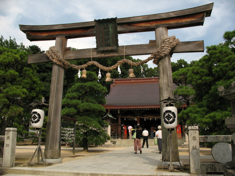 Torii leading to Shōin-jinjas main hall