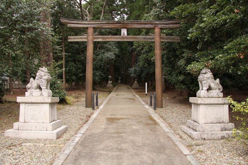 Outer torii of Wakasahiko-jinja