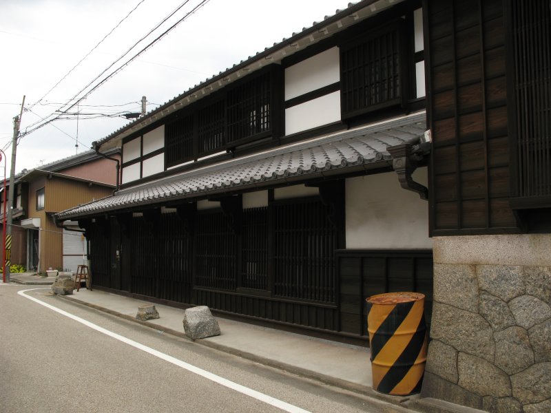 Restored machiya off Hatchōkura-dōri