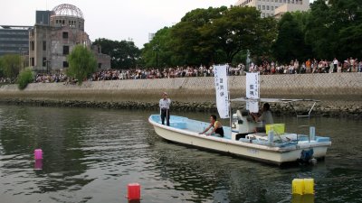 Boat moving up the Motoyasu-gawa