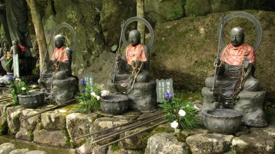 Jizō statues near Maniden