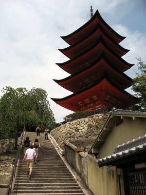 Steps ascending to Senjō-kaku