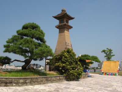 Old lighthouse off Shirakata-kōen