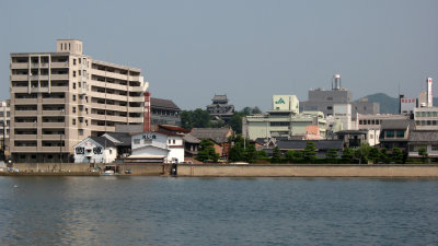 Matsue-jō peeking above the modern skyline