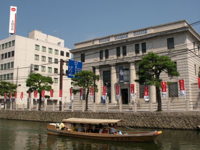 Sightseeing boat passing Karakoro Art Studio