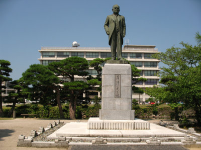 Statue of Kishi Seiichi in front of the Prefectural Office