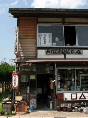 Antique shop off the Hori-kawa