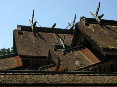 Intersecting rooflines in the Honden