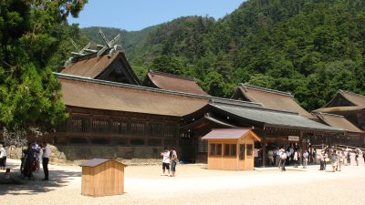 Front of the Honden and mountains behind