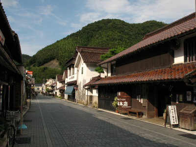 Quieter end of Tonomachi's main street